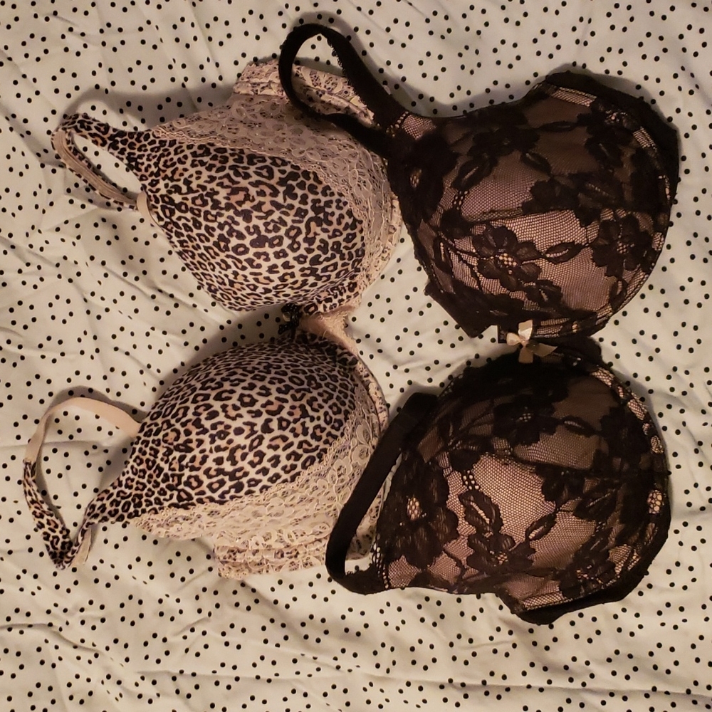 2 Victoria secret bras. 36DDD